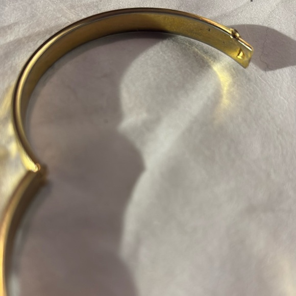 Beautiful Etched 18k RGP  Gold Bracelet with Snap Closure - Picture 5 of 13